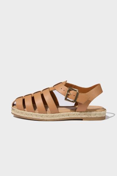 Sandales en similicuir à semelle plate pour femme