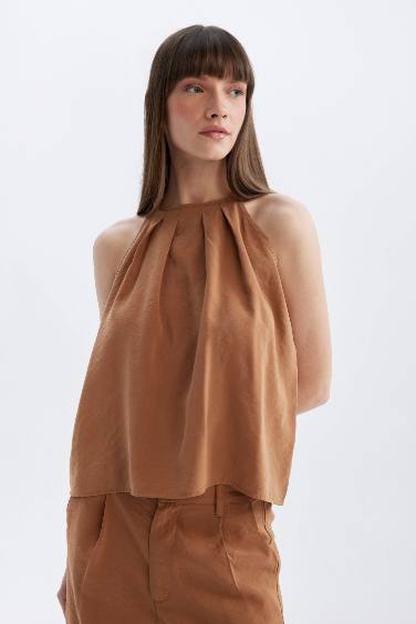 Regular Fit Round Collar Sleeveless Blouse