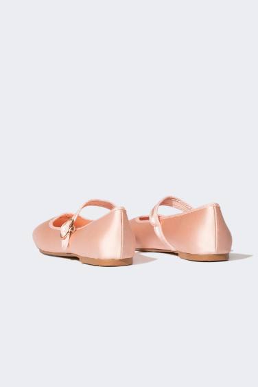 Woman Flat Sole Shoes