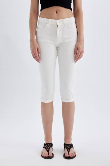 Normal Waist Woven Capri