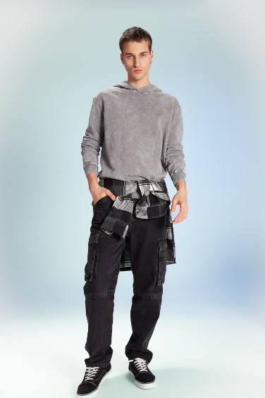 سويت شيرت قصة عادية بكابيشون رمادي