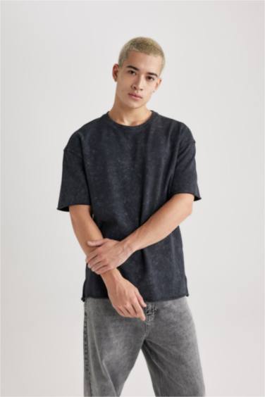 تيشيرت نص ردن قصة مريحة بياخة مستديرة وتأثير باهت