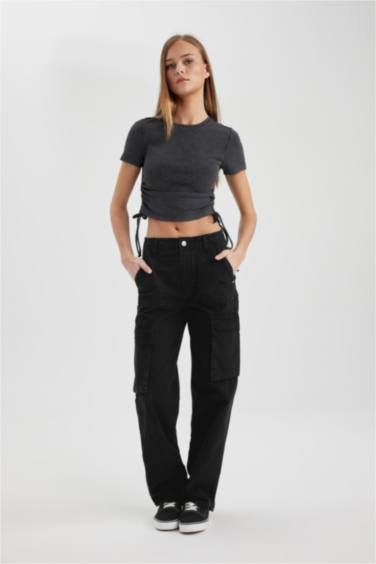 تيشيرت بيزك نص كم سليم فيت بتأثير باهت