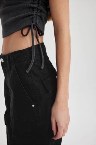 تيشيرت بيزك نص كم سليم فيت بتأثير باهت