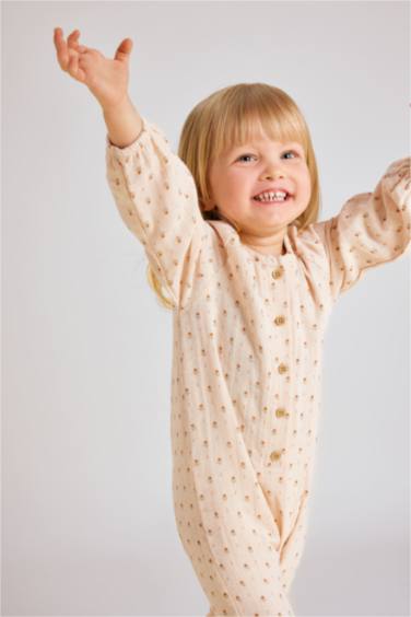 جمبسوت بناتي بنقشة الزهور حديثي الولادة