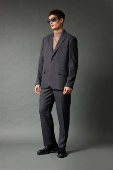 بنطلون قصة مستقيمة بقصة عادية وخصر عادي