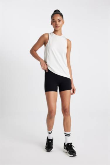 ليجن رياضي قصير بايكر سادة أسود من DeFactoFit