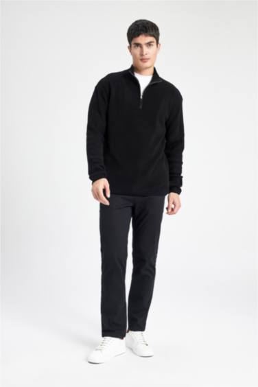 Свитер с воротником