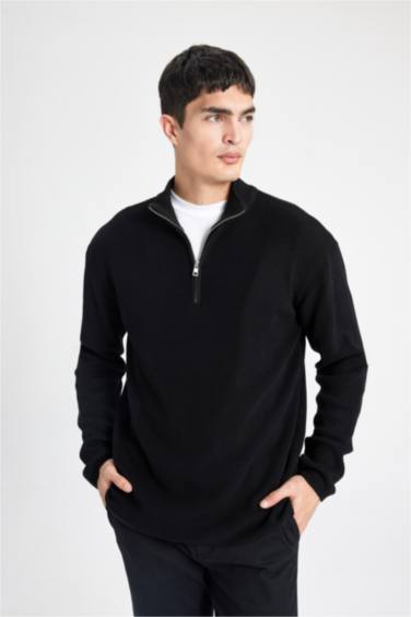 Свитер с воротником