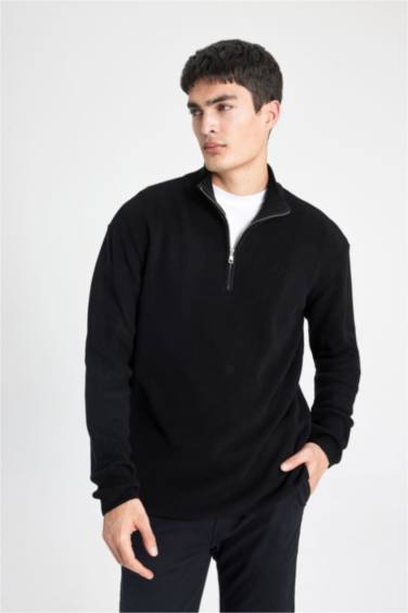 Свитер с воротником