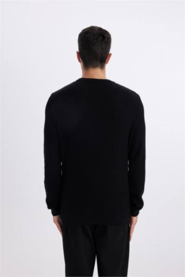 Standard Fit Crew Neck Basic Knitted Pullover