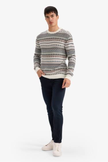 بلوفر تريكو قصة عادية بياقة مستديرة