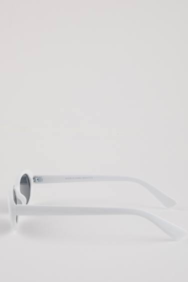 Woman Oval Plastic Sunglasses