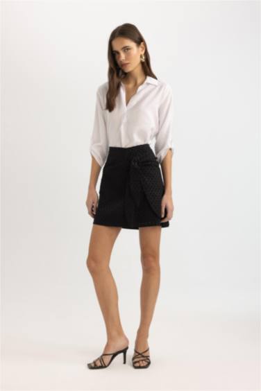 تنورة قصيرة مطرز بخصر عادي مبطن