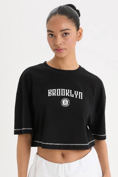 تيشيرت بياخة مستديرة مرخص من Brooklyn Nets