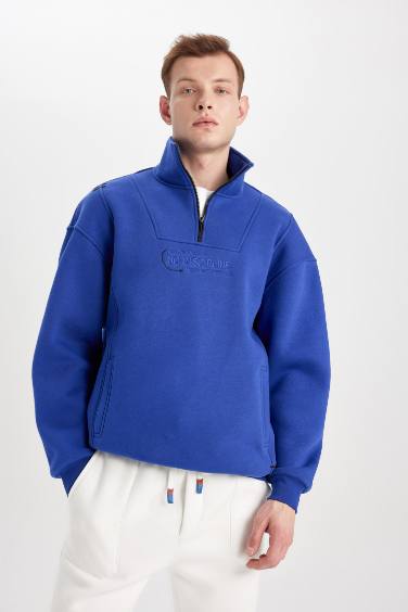 Oversize Fit Geniş Kalıp Dik Yaka Fermuarlı Sırt Baskılı Sweatshirt