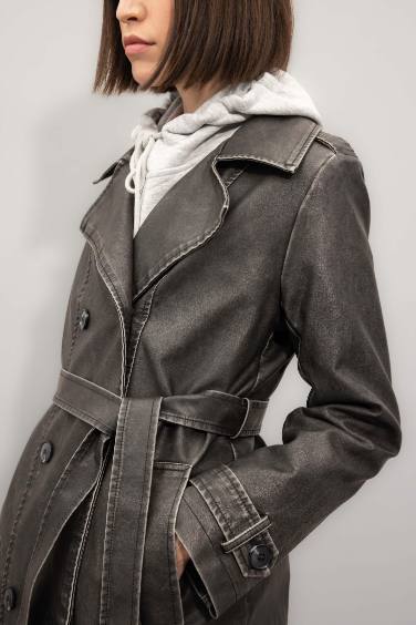 Su Geçirmez Regular Kalıp Kemerli Cepli Eskitme Suni Deri Uzun Trençkot