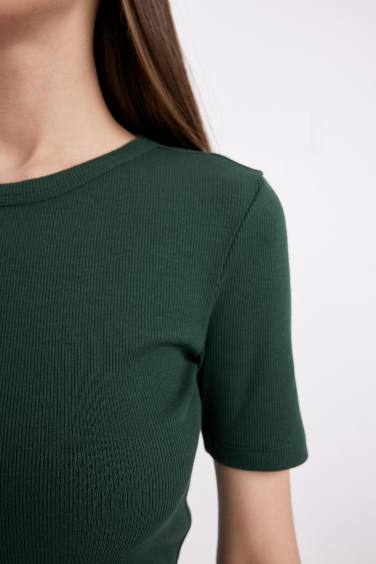 تيشيرت مضلع سليم فيت بياخة مستديرة