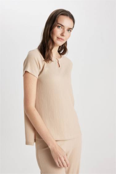 تيشيرت نص كم برقبة مستديرة