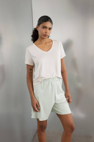 تيشيرت نص كم قصة عادية نسيج مشروط بياقة V من DeFactoFit