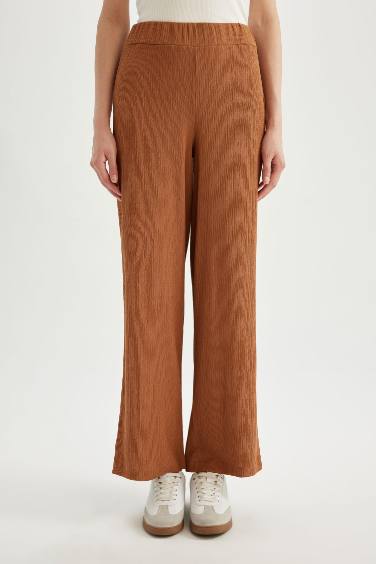 بنطرون برجل واسع منسوج وايد ليج ورجل عادي