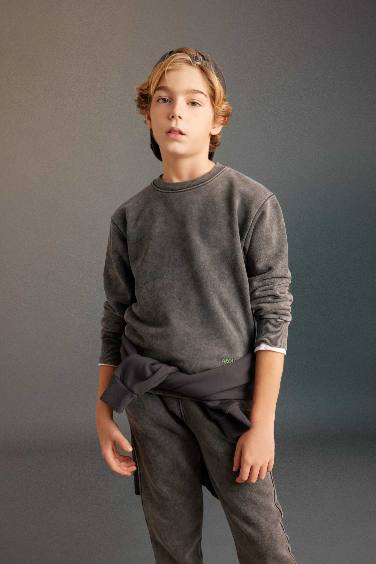 Boy Oversize Fit Washable Faded Sweatshirt