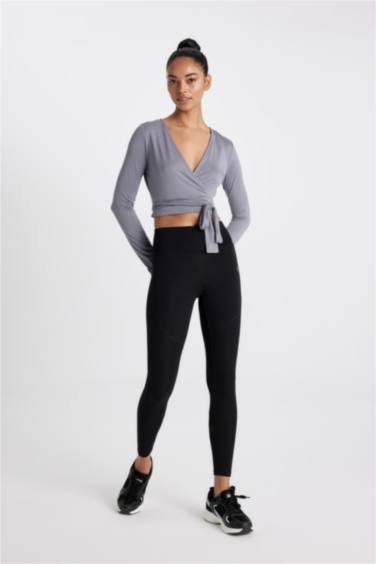 تيشيرت رياضي قصة عادية بياخة V من DeFactoFit