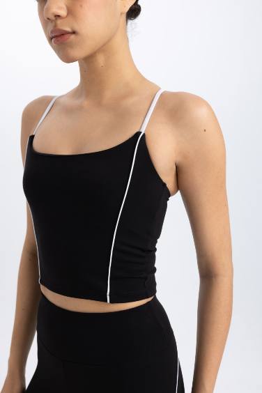 تانك توب برقبة مستديرة بدون كم