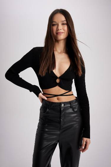 بلوفر تريكو سليم فيت بياقة V