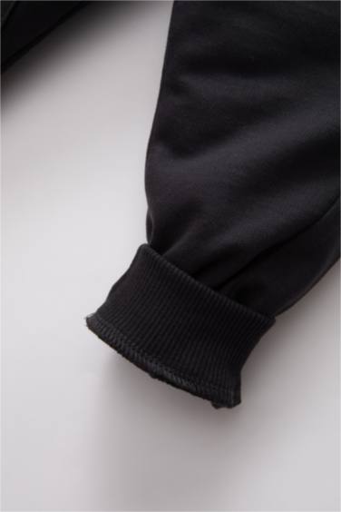 بنطلون سويت بانتس ولادي بطبعة شعار وقصة عادية