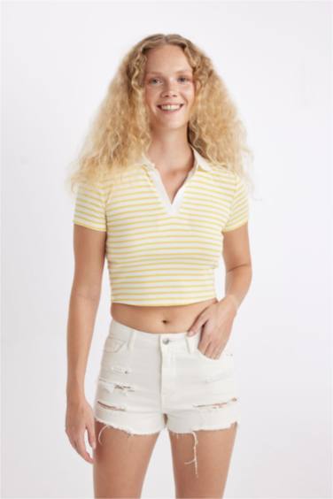 شورت جينز بخصر عالي بتفاصيل ممزقة