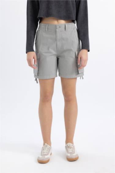 Short coupe régulière en Gabardine