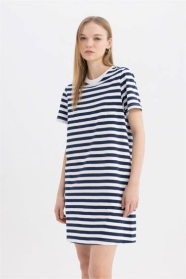 فستان قصير ممشط نص كم بياقة مستديرة