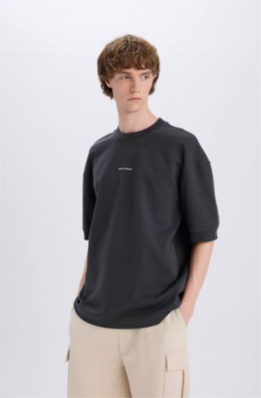 T-shirt ample imprimé à col rond et manches courtes