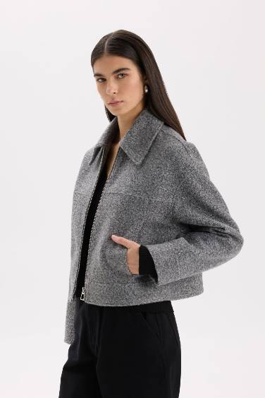 Su Geçirmez Regular Kalıp Polo Yaka Fermuarlı Cepli Kısa Kaşe Ceket