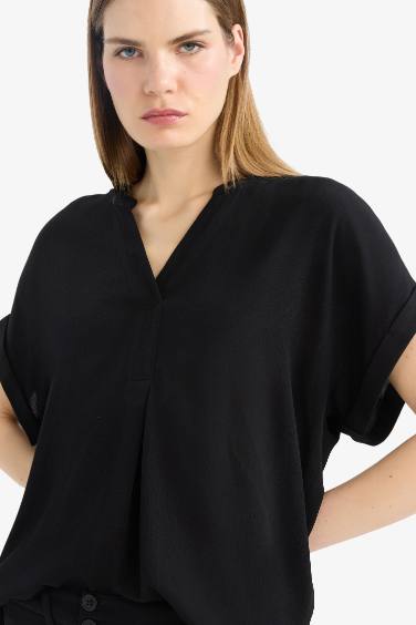 Blouse en tissu froissé basique à manches courtes Coupe régulière
