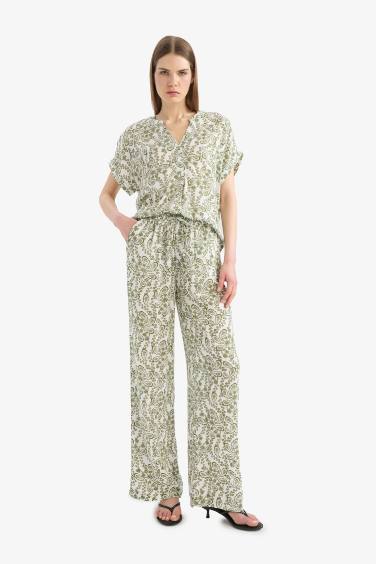 بلوزة نص كم مطبوعة قصة عادية برقبة مستديرة