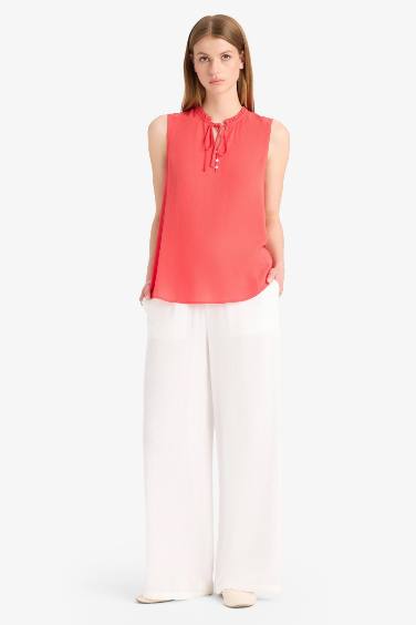 Regular Fit Crew Neck Sleeveless Blouse