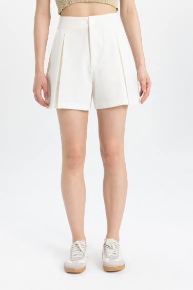 Short taille haute à coupe régulière