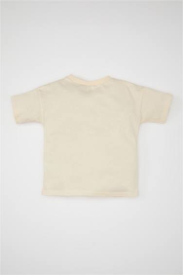 تيشيرت ولادي ص كم بطبعة شعار قصة عادية