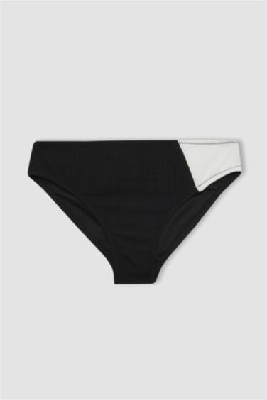 بيكيني من قطعتين