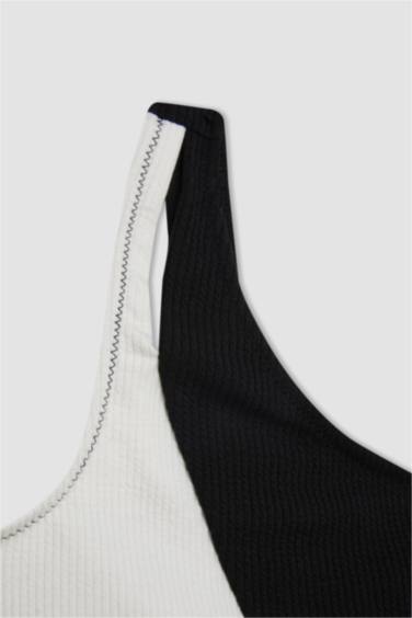 بيكيني من قطعتين