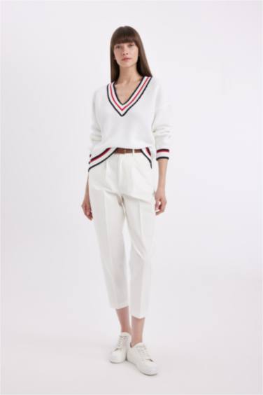 Relax Fit V Yaka Kolej Temalı Selanik Kumaş Triko Kazak