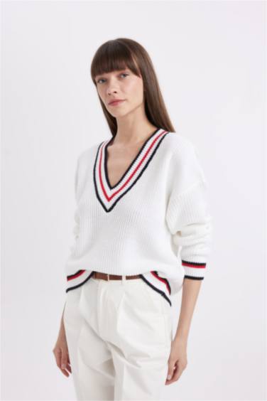 Relax Fit V Yaka Kolej Temalı Selanik Kumaş Triko Kazak