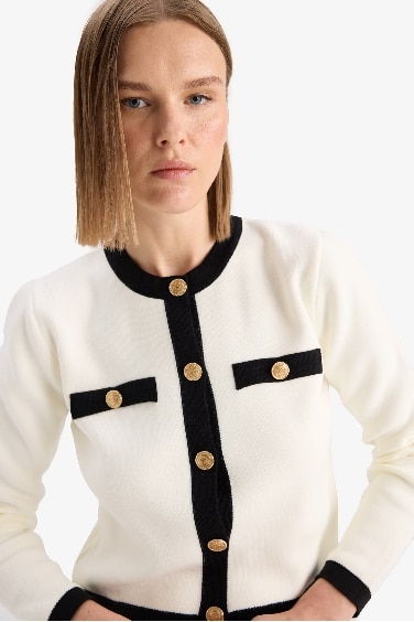 Регулярный покрой, круглый вырез, кардиган на пуговицах