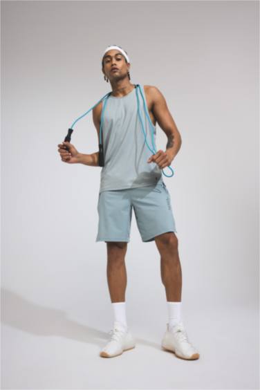 تي شيرت كت رياضي قصة عادية بدون كم من DeFactoFit