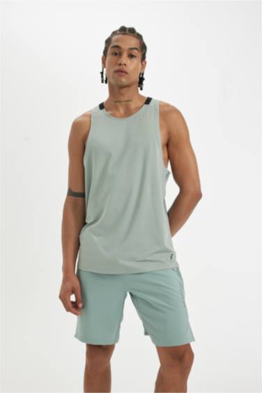 تي شيرت كت رياضي قصة عادية بدون كم من DeFactoFit