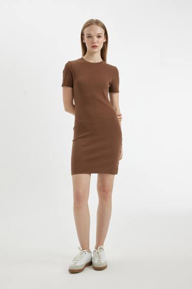 Mini Robe Bodycon à Col Rond et à Manches Courtes