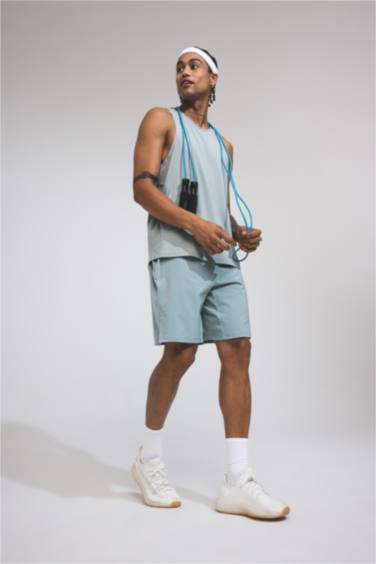 شورت رياضي قصة عادية بجيب بسوسته من DeFactoFit