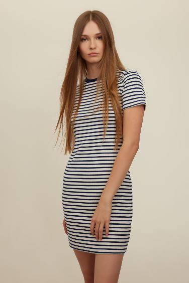 فستان قصير نص ردن مضلع بوديكون